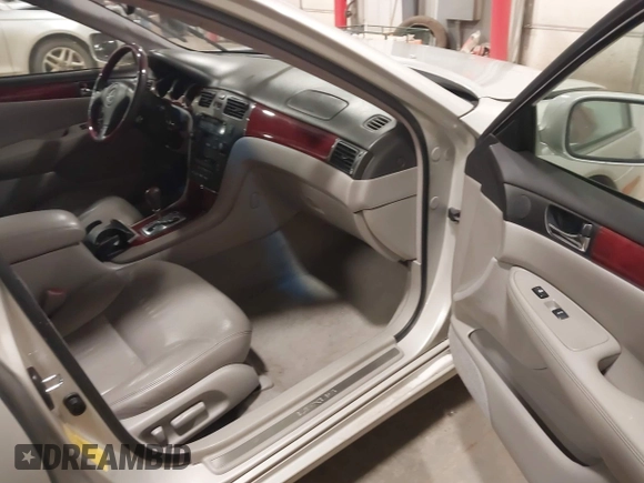 2003 Lexus ES 300 with VIN JTHBF30G530105903, listed as a IAAI auction lot 40929719 with 192,109 mi miles and . Bid and sale history available at DreamBid. Image 5.