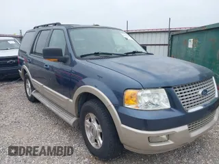 2005 Ford Expedition Eddie Bauer with VIN 1FMFU17525LA87052, listed as a IAAI auction lot 42042940 with 226,105 mi miles. Bid and sale history available at carsss.com. Image 1.