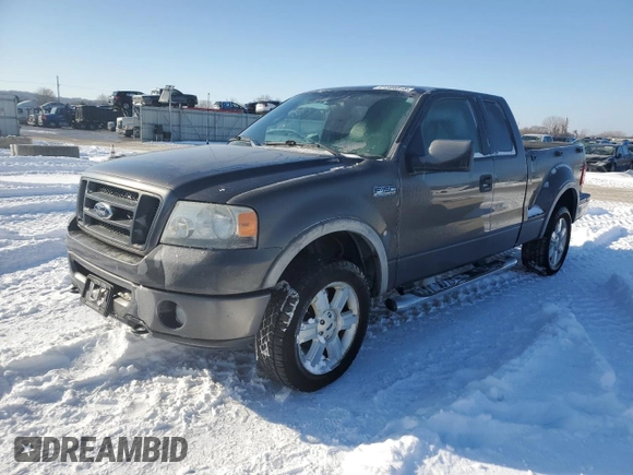 2006 Ford F-150 XLT z VIN 1FTPX04526KB05118, wystawiony jako Copart lot #41394315 z przebiegiem 122 502 mil mil oraz Czysty tytuł • Clean title. Historia ofert i sprzedaży dostępna na DreamBid. Obrazek 1.