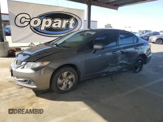 2014 Honda Civic LX z VIN 19XFB2F5XEE206296, wystawiony jako Copart lot #55539145 z przebiegiem 137 556 mil mil oraz Szkoda całkowita • Salvage title. Historia ofert i sprzedaży dostępna na DreamBid. Obrazek 1.