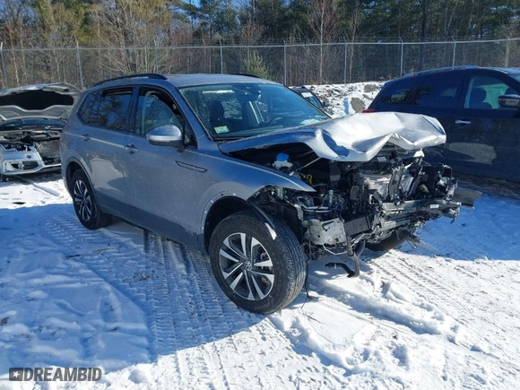 2024 Volkswagen Tiguan S with VIN 3VVFB7AX0RM185378, listed as a IAAI auction lot 41330759 with 2,534 mi miles. Bid and sale history available at carsss.com. Image 1.