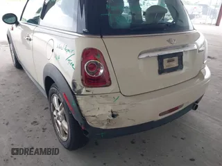2011 MINI Hardtop with VIN WMWSU3C52BT091664, listed as a IAAI auction lot 42427367 with 110,488 mi miles and . Bid and sale history available at DreamBid. Image 6.