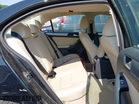 2013 Volkswagen Jetta SE with VIN 3VWDX7AJ8DM285270, listed as a IAAI auction lot 42328752 with 181,942 mi miles and . Bid and sale history available at DreamBid. Image 8.
