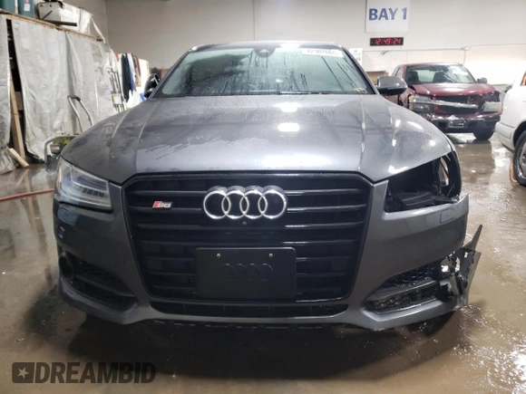 2017 Audi S8 z VIN WUAJ5AFD3HN900060, wystawiony jako Copart lot #42302065 z przebiegiem 79 782 mil mil oraz Szkoda całkowita • Salvage title. Historia ofert i sprzedaży dostępna na DreamBid. Obrazek 5.