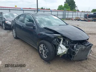 2010 Mazda 6 i Sport with VIN 1YVHZ8BH9A5M12698, listed as a IAAI auction lot 39521538 with 175,114 mi miles. Bid and sale history available at carsss.com. Image 1.