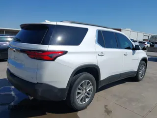 2023 Chevrolet Traverse LT Cloth z VIN 1GNERGKW7PJ323950, wystawiony jako IAAI lot #42019061 z przebiegiem 20 040 mil mil oraz . Historia ofert i sprzedaży dostępna na DreamBid. Obrazek 4.