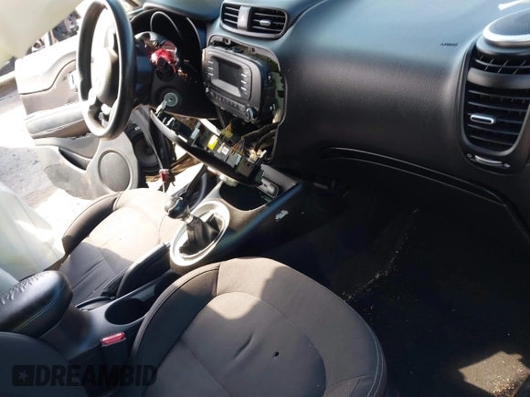 2015 Kia Soul with VIN KNDJN2A21F7150992, listed as a IAAI auction lot 41487863 with 1 mi miles. Bid and sale history available at carsss.com. Image 5.