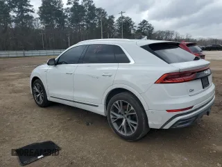 2021 Audi Q8 Premium Plus z VIN WA1EVAF18MD004657, wystawiony jako Copart lot #45008865 z przebiegiem 42 489 mil mil oraz Szkody całkowita. Historia ofert i sprzedaży dostępna na DreamBid. Obrazek 2.