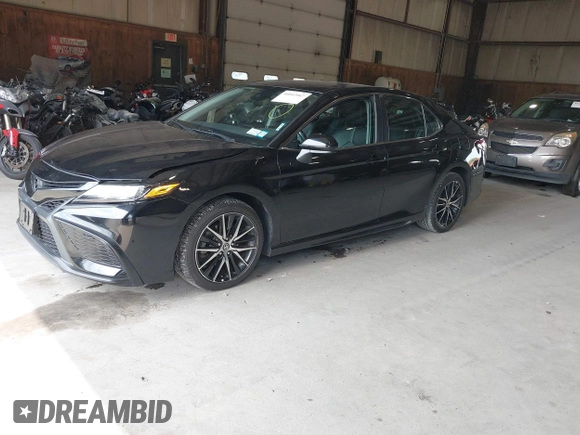 2021 Toyota Camry SE Nightshade with VIN 4T1G11AK6MU580771, listed as a IAAI auction lot 40042967 with 106,579 mi miles. Bid and sale history available at carsss.com. Image 22.