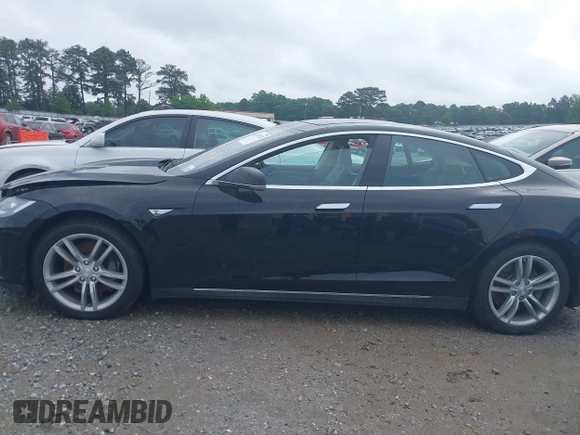 2013 Tesla Model S с VIN 5YJSA1DG7DFP26402, выставлен на аукционе IAAI как лот 42195726 с пробегом 100 890 миль миль и . История ставок и продаж доступна на DreamBid. Изображение 14.