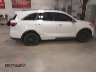 2019 Kia Sorento LX V6 with VIN 5XYPG4A57KG601463, listed as a IAAI auction lot 41358620 with 105,948 mi miles. Bid and sale history available at carsss.com. Image 14.