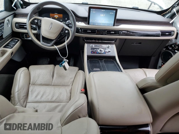 2020 Lincoln Aviator Reserve z VIN 5LM5J7XC0LGL22749, wystawiony jako Copart lot #55477675 z przebiegiem 61 286 mil mil oraz Szkoda całkowita • Salvage title. Historia ofert i sprzedaży dostępna na DreamBid. Obrazek 8.