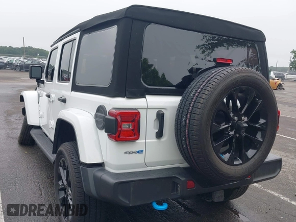 2022 Jeep Wrangler Unlimited Sahara with VIN 1C4JJXP69NW229124, listed as a IAAI auction lot 42525560 with 45,857 mi miles and . Bid and sale history available at DreamBid. Image 3.
