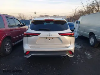 2022 Toyota Highlander XSE with VIN 5TDLZRAH5NS134017, listed as a IAAI auction lot 41206124 with 24,834 mi miles. Bid and sale history available at carsss.com. Image 16.