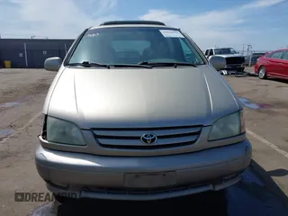 2002 Toyota Sienna LE with VIN 4T3ZF13C32U486822, listed as a IAAI auction lot 42019920 with 212,606 mi miles. Bid and sale history available at carsss.com. Image 12.