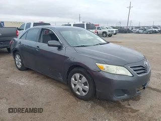 2011 Toyota Camry LE z VIN 4T4BF3EK9BR209902, wystawiony jako IAAI lot #42350093 z przebiegiem 294 183 mil mil oraz . Historia ofert i sprzedaży dostępna na DreamBid. Obrazek 1.