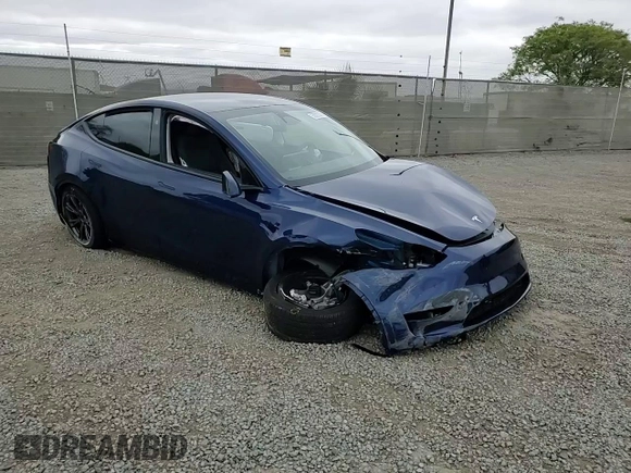 2024 Tesla Model Y Long Range with VIN 7SAYGDEE0RF176672, listed as a Copart auction lot 55622355 with 6,728 mi miles and Salvage title. Bid and sale history available at DreamBid. Image 14.