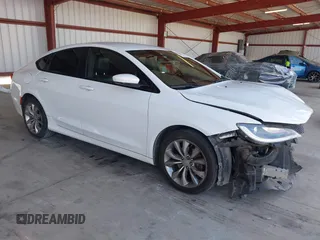 2016 Chrysler 200 S z VIN 1C3CCCBB1GN151418, wystawiony jako IAAI lot #42044688 z przebiegiem 173 949 mil mil oraz . Historia ofert i sprzedaży dostępna na DreamBid. Obrazek 1.