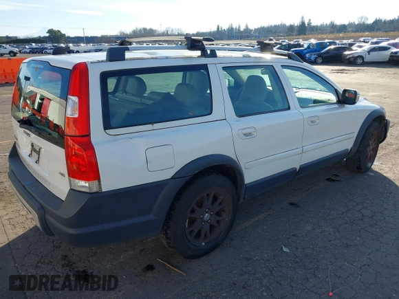 2007 Volvo XC70 with VIN YV4SZ592671266706, listed as a IAAI auction lot 41266347 with 174,191 mi miles. Bid and sale history available at carsss.com. Image 4.