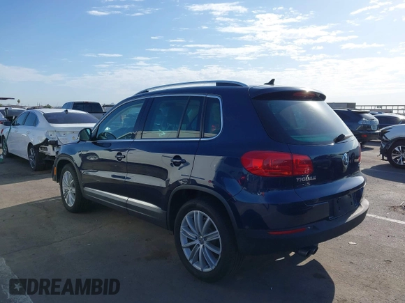 2015 Volkswagen Tiguan SE with VIN WVGAV7AX8FW595806, listed as a IAAI auction lot 42644395 with 51,638 mi miles and . Bid and sale history available at DreamBid. Image 3.