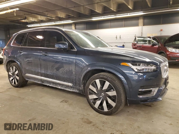 2023 Volvo XC90 Ultimate Bright Theme with VIN YV4H60CA3P1982808, listed as a Copart auction lot 43246825 with 23,727 mi miles and Salvage title. Bid and sale history available at DreamBid. Image 4.