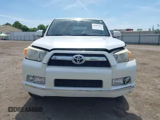 2010 Toyota 4Runner SR5 z VIN JTEZU5JR4A5003392, wystawiony jako IAAI lot #42085983 z przebiegiem 236 299 mil mil oraz . Historia ofert i sprzedaży dostępna na DreamBid. Obrazek 12.