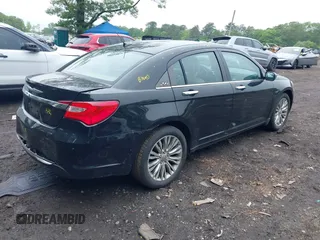 2012 Chrysler 200 Limited z VIN 1C3CCBCG1CN307925, wystawiony jako IAAI lot #42376004 z przebiegiem 92 401 mil mil oraz . Historia ofert i sprzedaży dostępna na DreamBid. Obrazek 4.