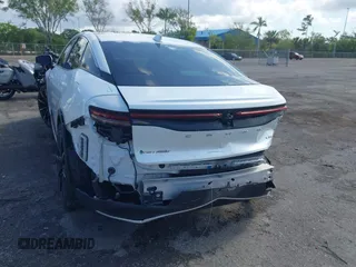 2024 Toyota Crown XLE z VIN JTDAAAAF4R3020760, wystawiony jako IAAI lot #42191441 z przebiegiem 99 630 mil mil oraz . Historia ofert i sprzedaży dostępna na DreamBid. Obrazek 6.
