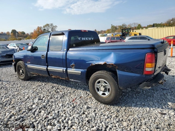 2001 Chevrolet Silverado 1500 with VIN 2GCEC19W411359870, listed as a Copart auction lot 78019274 with 135,752 mi miles and Salvage Title. Bid and sale history available at carsss.com. Image 2.