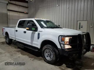 2022 Ford F-250 XL with VIN 1FT7W2BN2NEF07493, listed as a Copart auction lot 58585455 with 100,752 mi miles and Clean title. Bid and sale history available at DreamBid. Image 4.