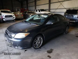 2006 Scion tC z VIN JTKDE167X60143603, wystawiony jako Copart lot #45247525 z przebiegiem 157 493 mil mil oraz Szkody całkowita. Historia ofert i sprzedaży dostępna na DreamBid. Obrazek 1.