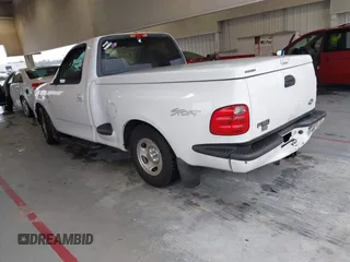 2002 Ford F-150 XL с VIN 1FTRF07232KA47835, выставлен на аукционе IAAI как лот 42718285 с пробегом 226 403 миль миль и . История ставок и продаж доступна на DreamBid. Изображение 3.