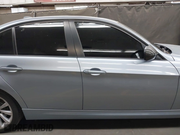 2011 BMW 3 Series 328i z VIN WBAPH5C58BA448671, wystawiony jako IAAI lot #42337923 z przebiegiem 121 888 mil mil oraz . Historia ofert i sprzedaży dostępna na DreamBid. Obrazek 13.