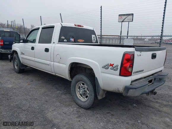 2006 Chevrolet Silverado 2500HD LT1 with VIN 1GCHK23D16F156660, listed as a IAAI auction lot 41497692 with 287,502 mi miles. Bid and sale history available at carsss.com. Image 3.