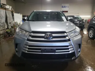 2019 Toyota Highlander SE z VIN 5TDJZRFHXKS745415, wystawiony jako Copart lot #49050585 z przebiegiem 81 440 mil mil oraz Szkoda całkowita • Salvage title. Historia ofert i sprzedaży dostępna na DreamBid. Obrazek 5.