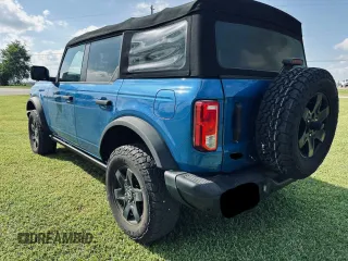 2023 Ford Bronco z VIN 1FMDE5DH1PLA85211, wystawiony jako Copart lot #56986915 z przebiegiem 33 535 mil mil oraz Szkoda całkowita • Salvage title. Historia ofert i sprzedaży dostępna na DreamBid. Obrazek 3.