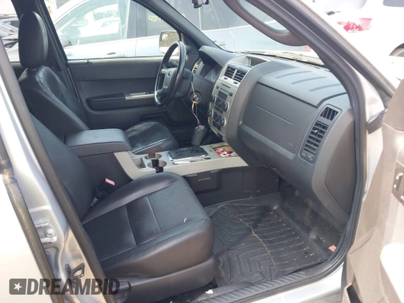 2012 Ford Escape XLT z VIN 1FMCU9DG6CKC70903, wystawiony jako IAAI lot #42425781 z przebiegiem 196 762 mil mil oraz . Historia ofert i sprzedaży dostępna na DreamBid. Obrazek 8.