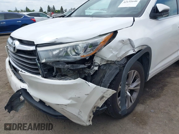 2015 Toyota Highlander XLE z VIN 5TDKKRFH0FS076120, wystawiony jako IAAI lot #42131646 z przebiegiem 117 623 mil mil oraz . Historia ofert i sprzedaży dostępna na DreamBid. Obrazek 6.