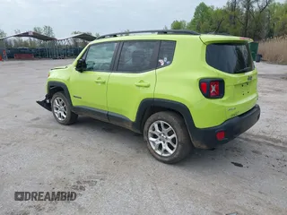2017 Jeep Renegade Latitude with VIN ZACCJBBB1HPF11677, listed as a IAAI auction lot 42037975 with 58,527 mi miles. Bid and sale history available at carsss.com. Image 3.