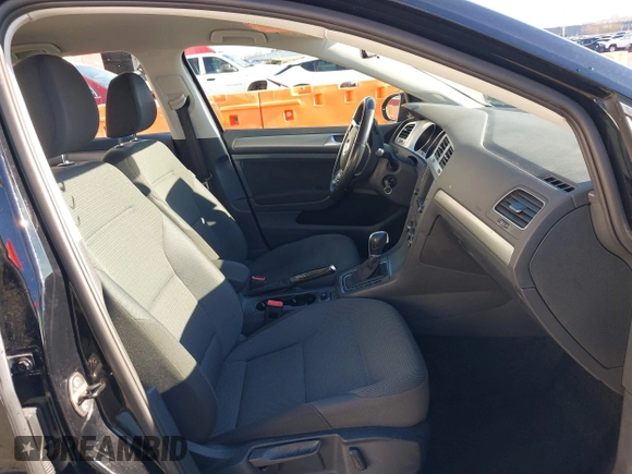 2016 Volkswagen Golf TSI S z VIN 3VW217AU7GM038667, wystawiony jako IAAI lot #41397815 z przebiegiem 52 076 mil mil oraz . Historia ofert i sprzedaży dostępna na DreamBid. Obrazek 5.