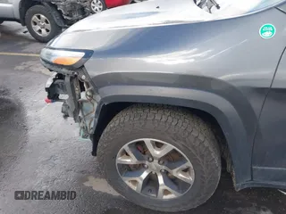 2015 Jeep Cherokee Trailhawk with VIN 1C4PJMBS9FW785545, listed as a IAAI auction lot 41573197 with 124,304 mi miles. Bid and sale history available at carsss.com. Image 15.