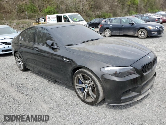 2013 BMW M5 z VIN WBSFV9C54DD095421, wystawiony jako Copart lot #53492515 z przebiegiem Nie podano mil oraz Szkoda całkowita • Salvage title. Historia ofert i sprzedaży dostępna na DreamBid. Obrazek 4.