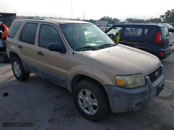 2007 Ford Escape XLT with VIN 1FMYU03157KB25095, listed as a IAAI auction lot 41501314 with 131,738 mi miles. Bid and sale history available at carsss.com. Image 1.