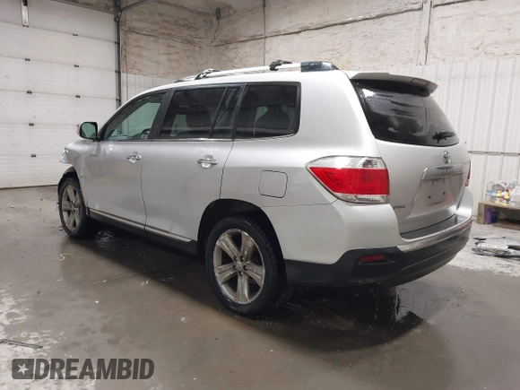 2013 Toyota Highlander Limited with VIN 5TDDK3EHXDS175547, listed as a IAAI auction lot 41334864 with 135,049 mi miles and . Bid and sale history available at DreamBid. Image 3.