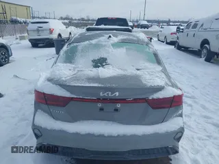 2022 Kia Forte LXS z VIN 3KPF24AD5NE458225, wystawiony jako IAAI lot #41572671 z przebiegiem 24 009 mil mil oraz . Historia ofert i sprzedaży dostępna na DreamBid. Obrazek 17.