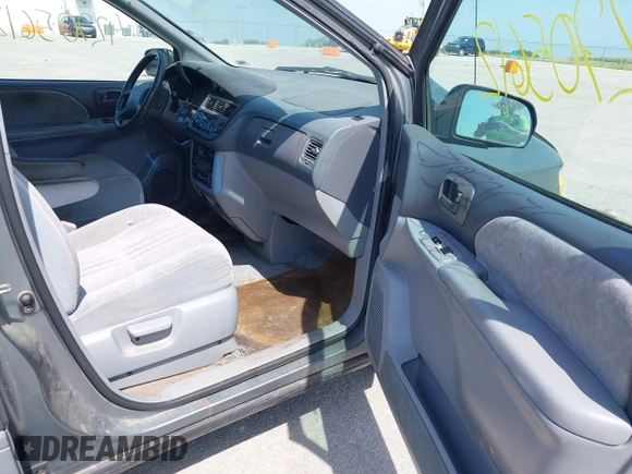 2000 Toyota Sienna LE with VIN 4T3ZF13C4YU211145, listed as a IAAI auction lot 42705612 with 217,825 mi miles and . Bid and sale history available at DreamBid. Image 5.