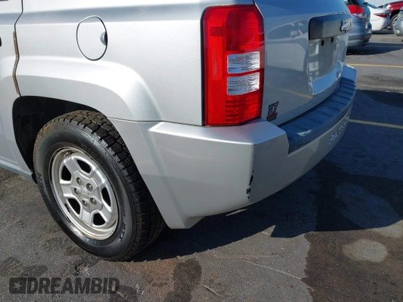 2009 Jeep Patriot Sport with VIN 1J4FT28B99D121838, listed as a IAAI auction lot 42000092 with 218,483 mi miles. Bid and sale history available at carsss.com. Image 12.