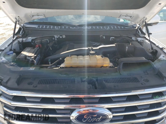 2018 Ford Expedition XLT with VIN 1FMJU1JTXJEA48032, listed as a Copart auction lot 41495425 with Not provided miles and Salvage title. Bid and sale history available at DreamBid. Image 12.