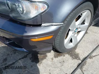 2005 BMW 3 Series 325Ci with VIN WBABW33405PL35861, listed as a IAAI auction lot 42042997 with 137,148 mi miles and . Bid and sale history available at carsss.com. Image 6.