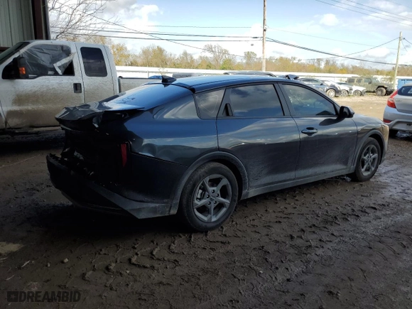 2025 Kia K4 LXS with VIN 3KPFT4DE0SE014148, listed as a Copart auction lot 84668554 with 2,264 mi miles and Salvage Title. Bid and sale history available at carsss.com. Image 3.